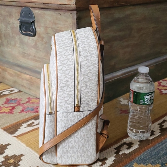 Michael Kors Abbey Medium Backpack Vanilla Acorn - Picture 3 of 8